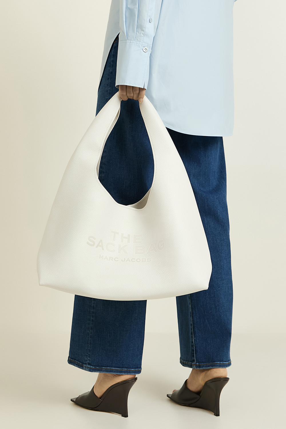 תמונת כל הלוק של תיק שק MARC JACOBS